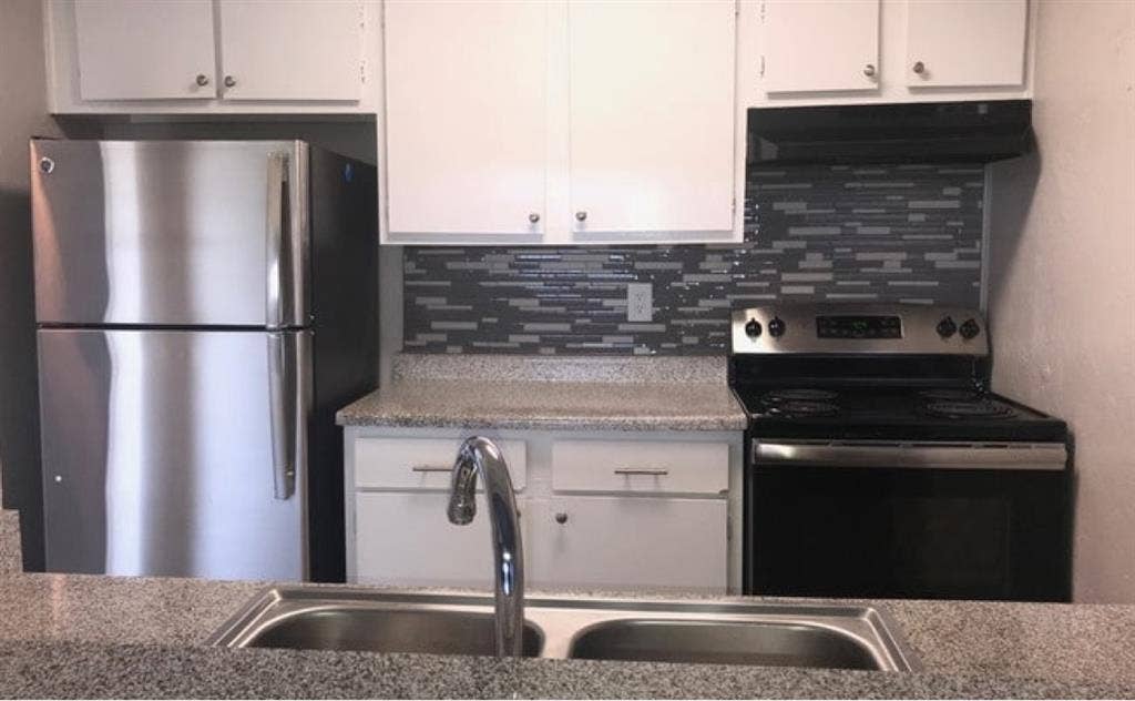 Roomate wanted. Good sized room.