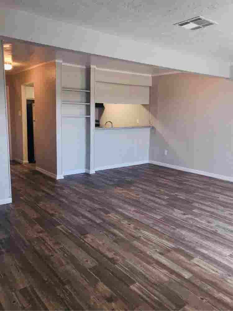 Roomate wanted. Good sized room.