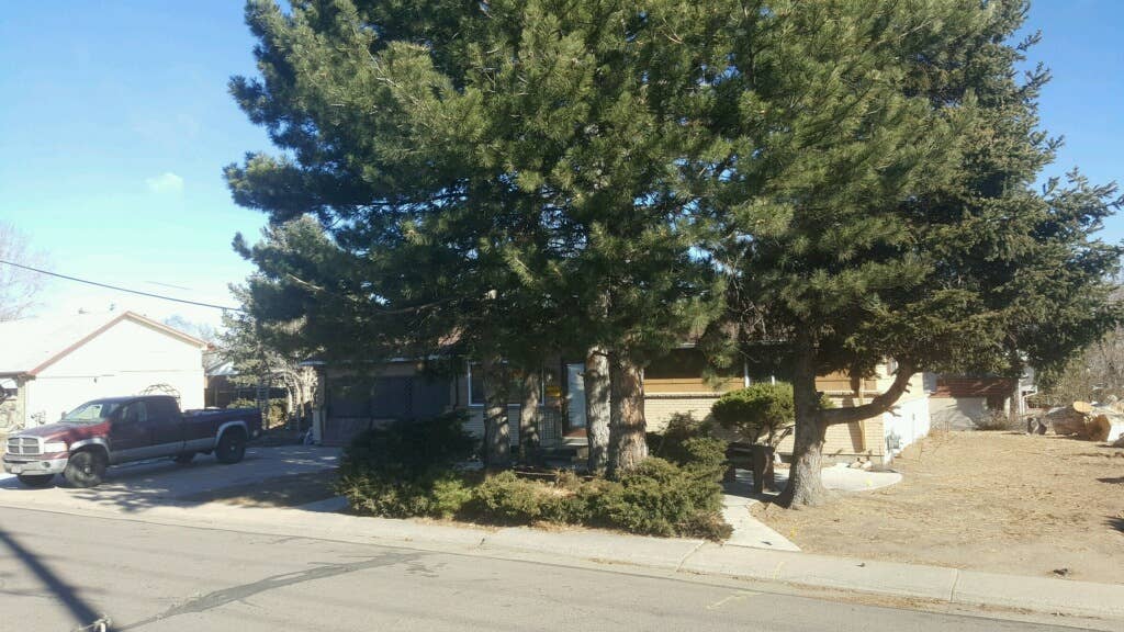 Large room nice home near bus stop