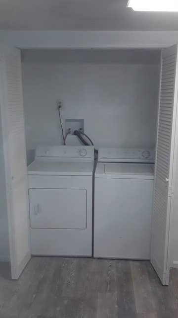 Large room nice home near bus stop