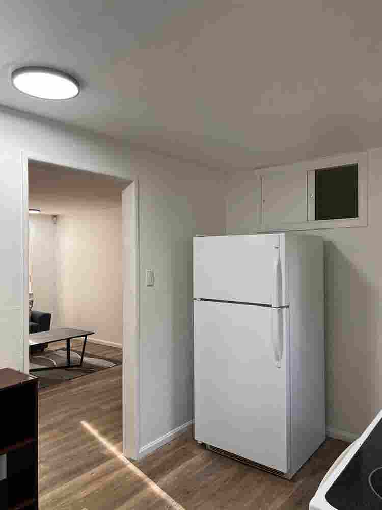 Large room nice home near bus stop