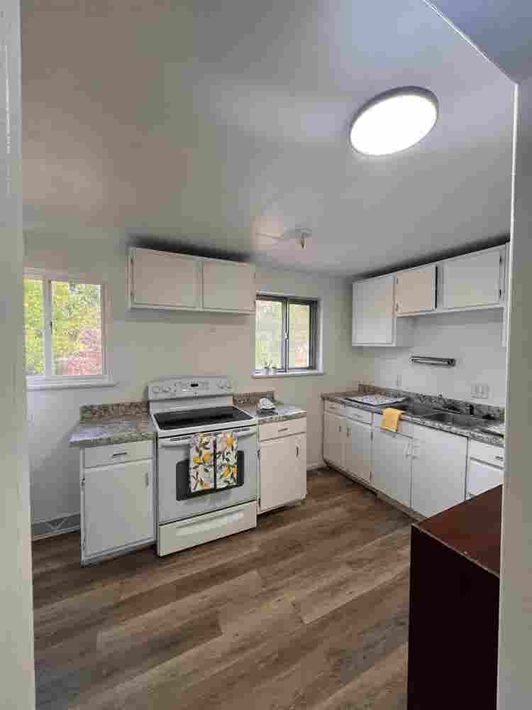 Large room nice home near bus stop