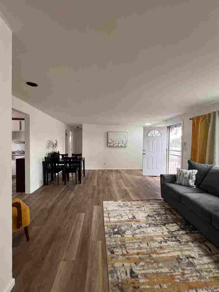 Large room nice home near bus stop