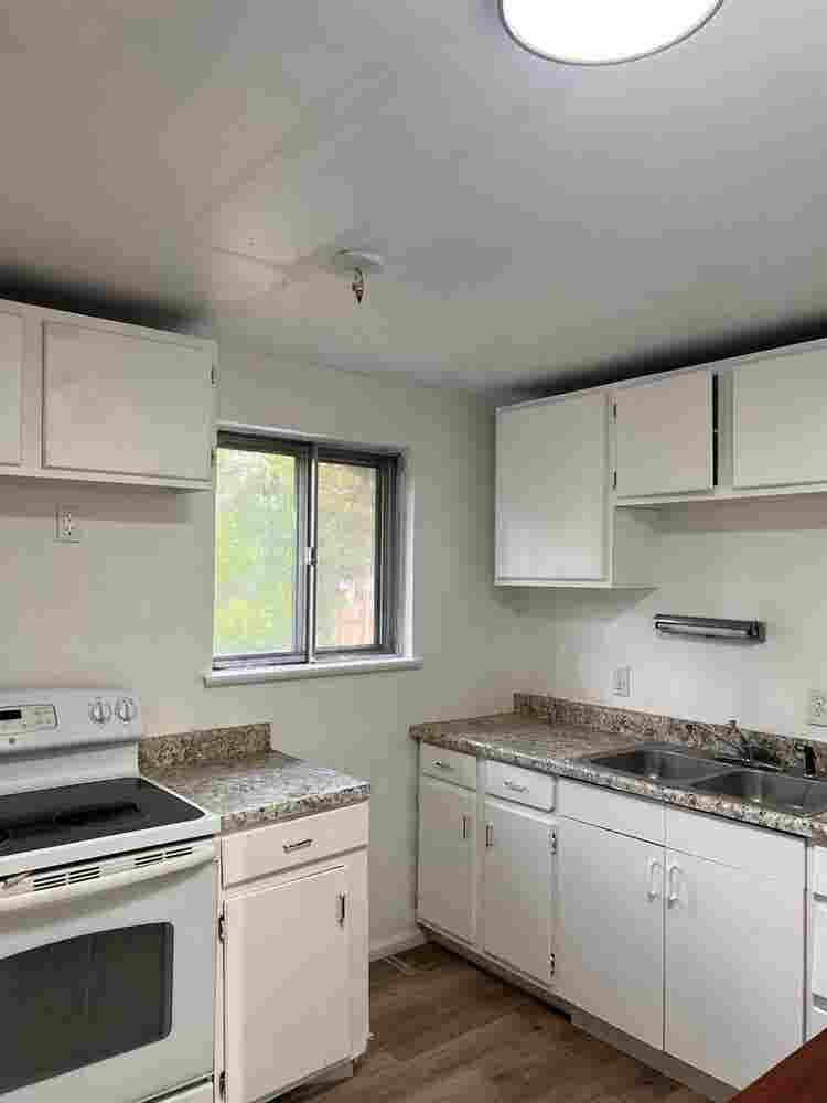 Large room nice home near bus stop