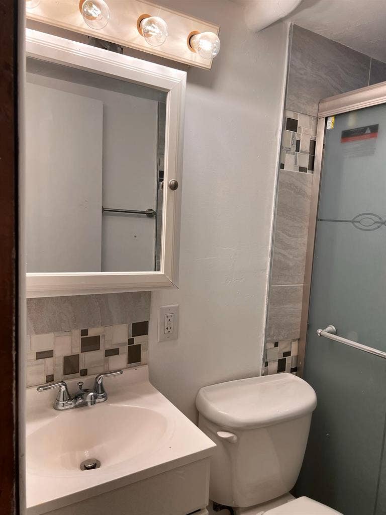 Large room nice home near bus stop