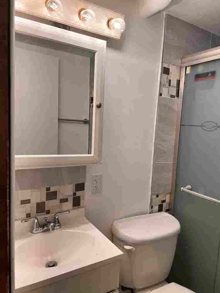 Large room nice home near bus stop