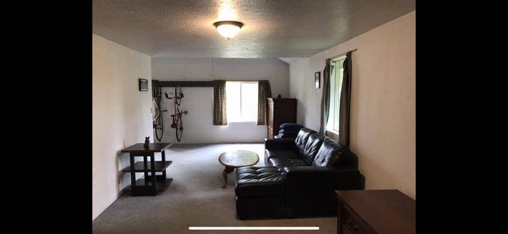 Nice room in 3br house