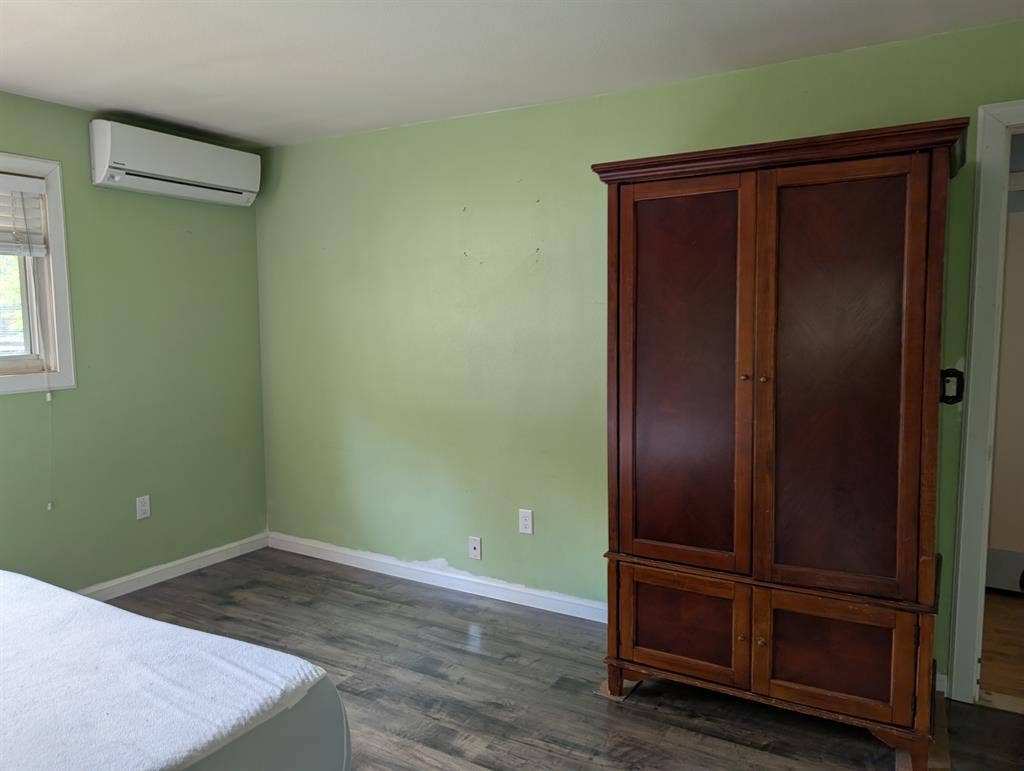 Room for rent, available now