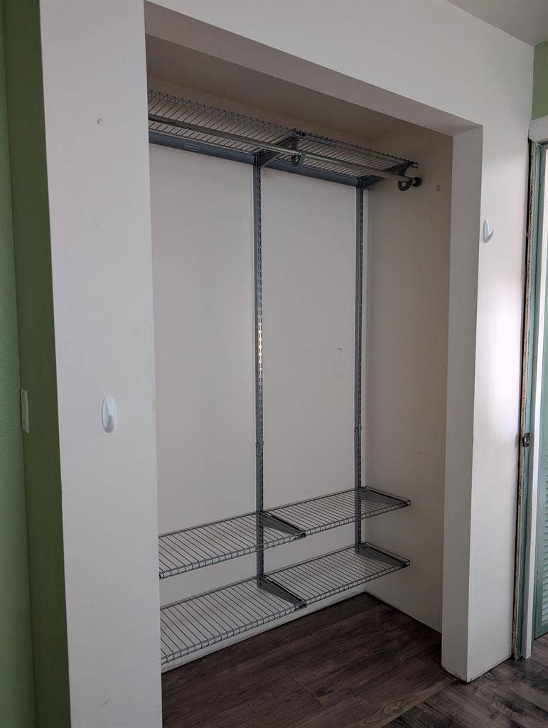 Room for rent, available now