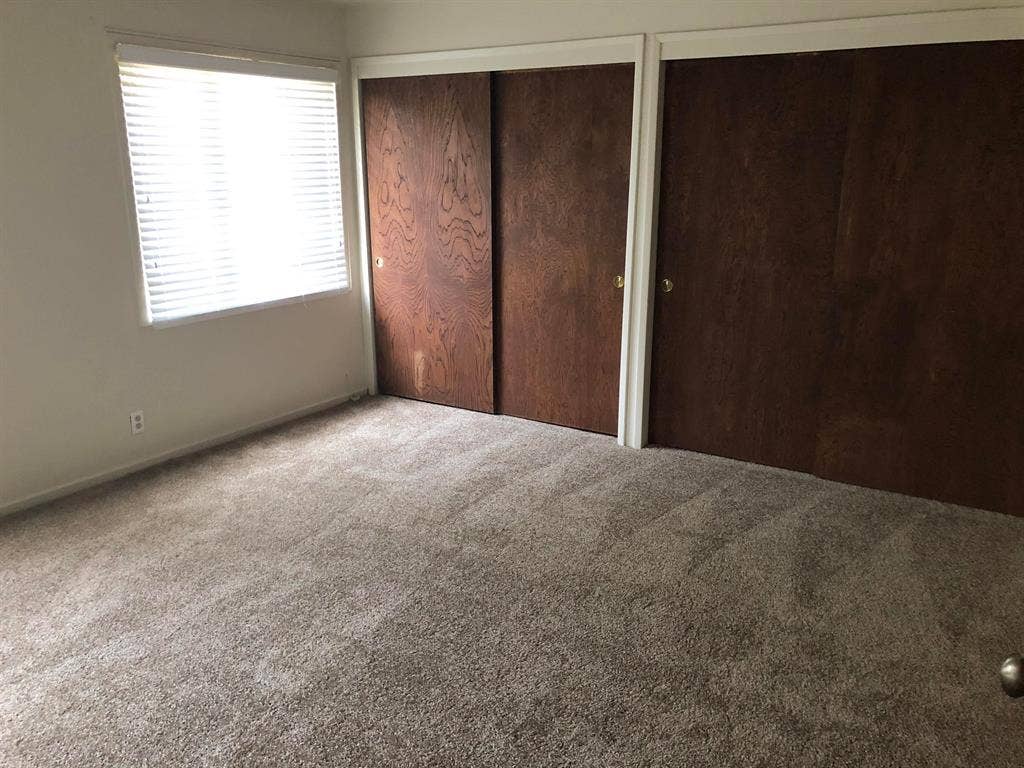 Huge master bedroom for rent ASAP