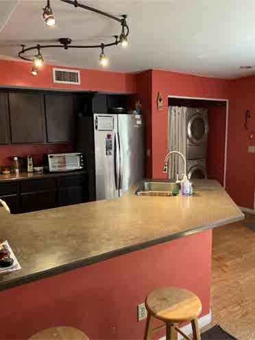 Unfurnished queen room