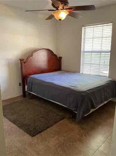 Unfurnished queen room