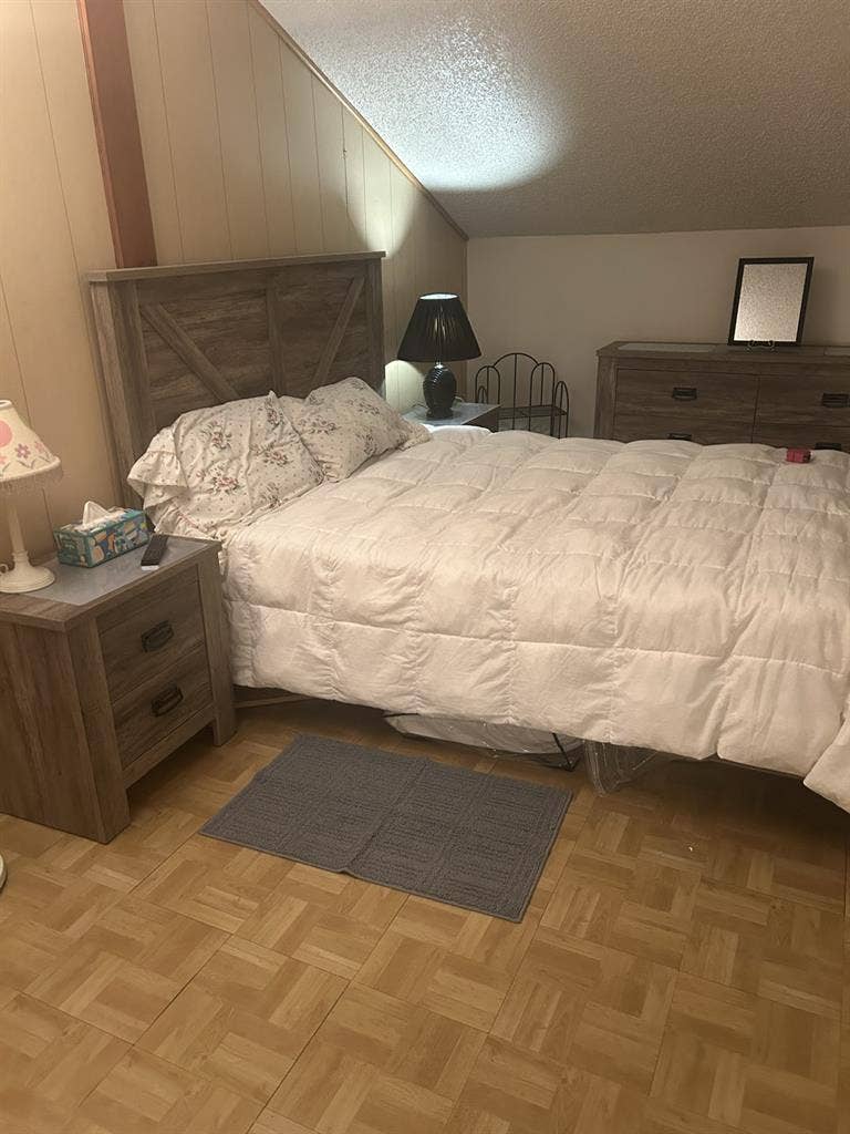 ROOM FOR RENT - FEMALE ONLY