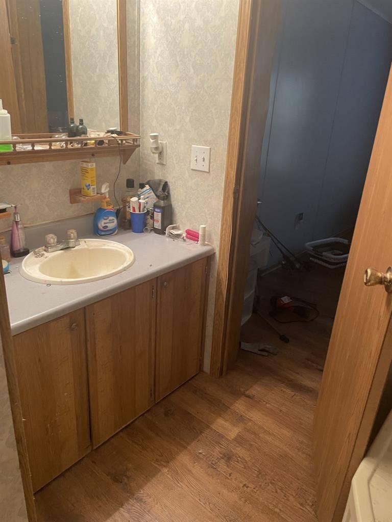 A master bedroom and bathroom rent