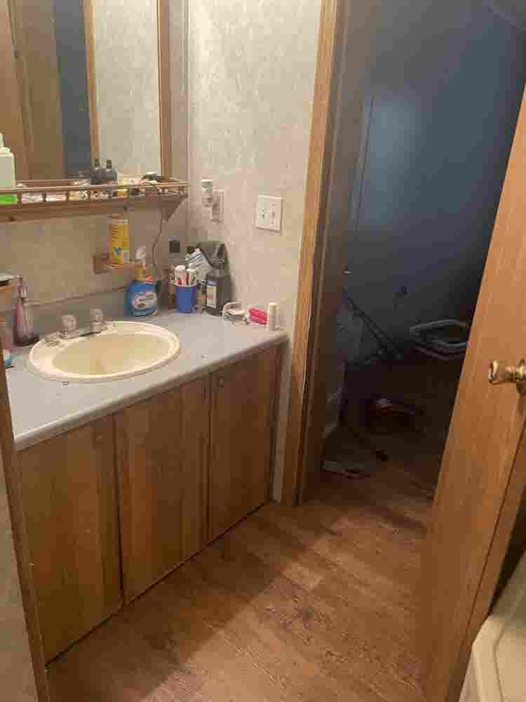 A master bedroom and bathroom rent