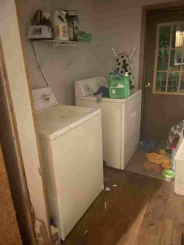 A master bedroom and bathroom rent
