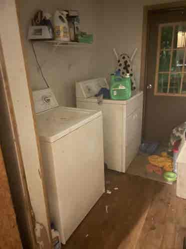 A master bedroom and bathroom rent