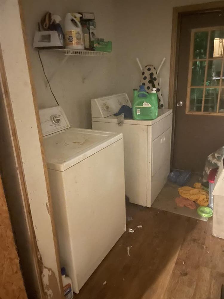 A master bedroom and bathroom rent