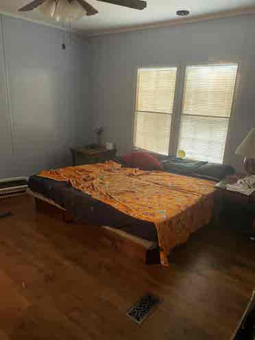 A master bedroom and bathroom rent