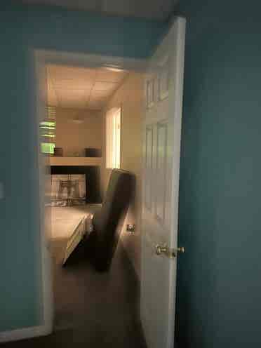 B BASEMENT PRVT ENTRANCE