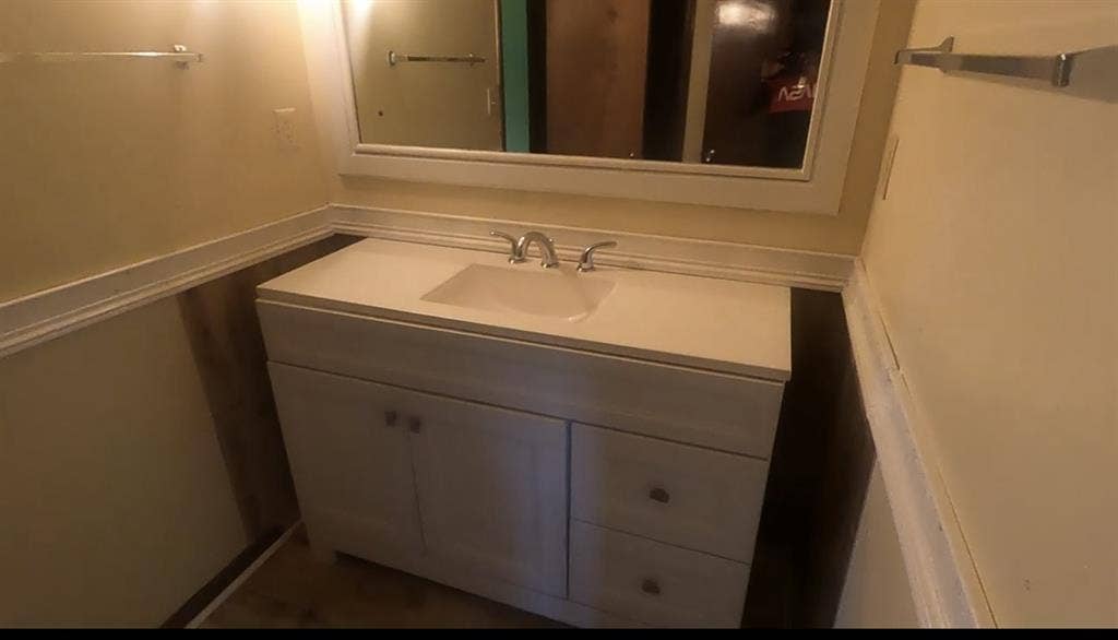2 Rooms w/ Jack and Jill bath