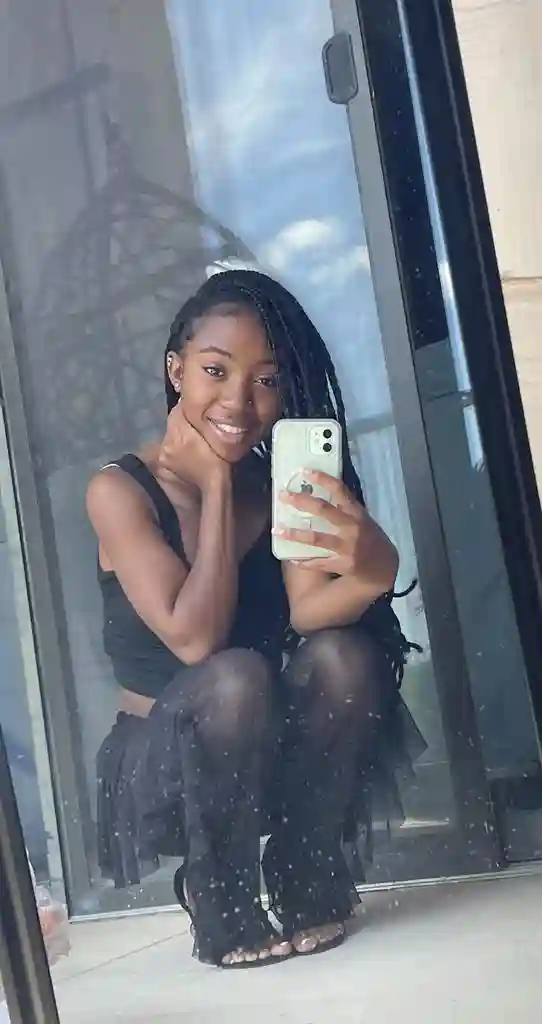 Looking for girl roommate