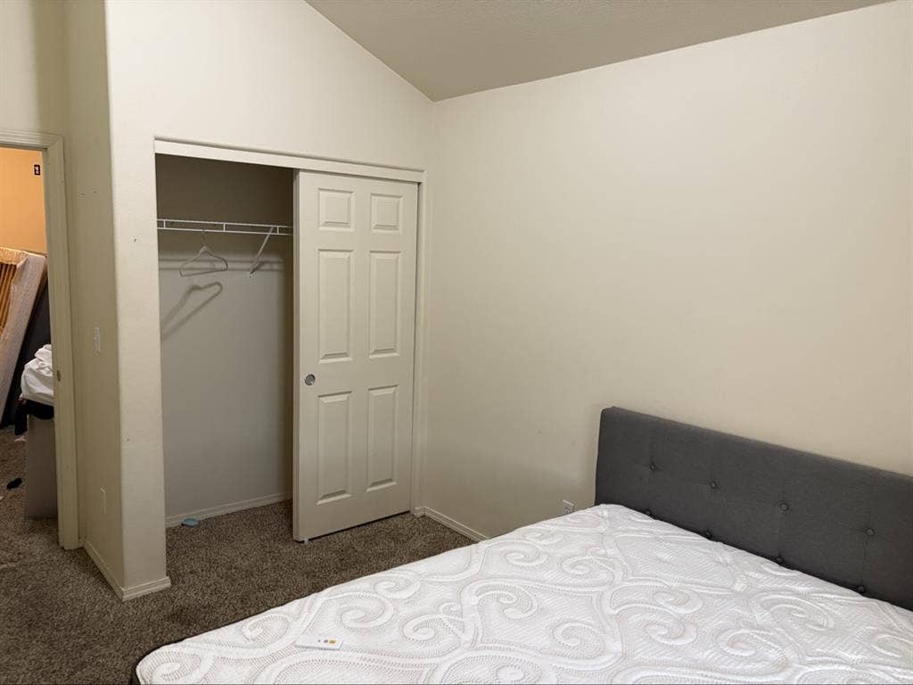 Furnished & close to public transit