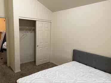 Furnished & close to public transit