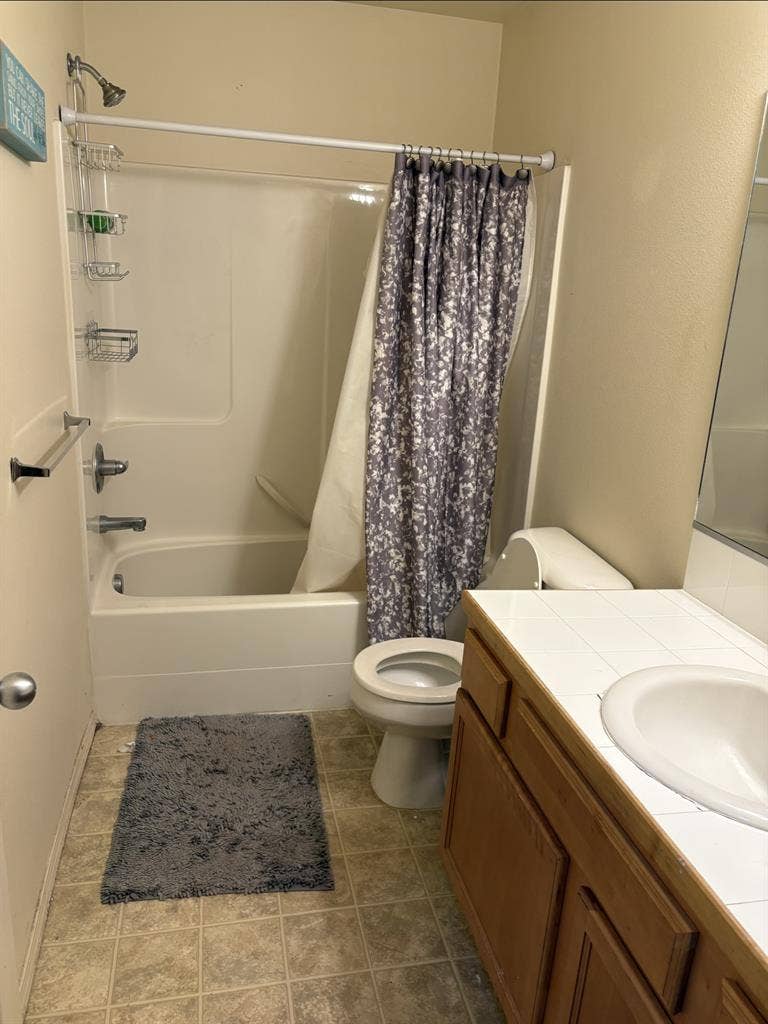 Furnished & close to public transit