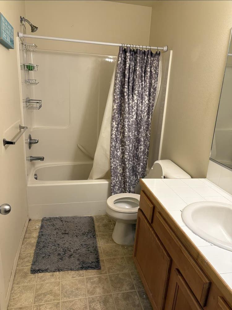 Furnished & close to public transit
