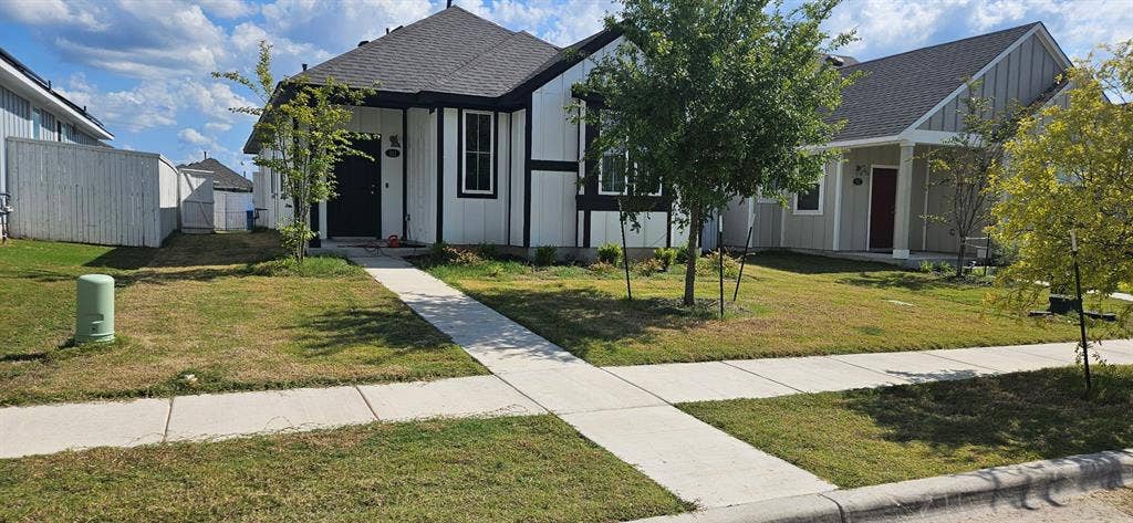 Beautiful home in Elgin awaits 