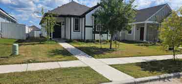 Beautiful home in Elgin awaits 