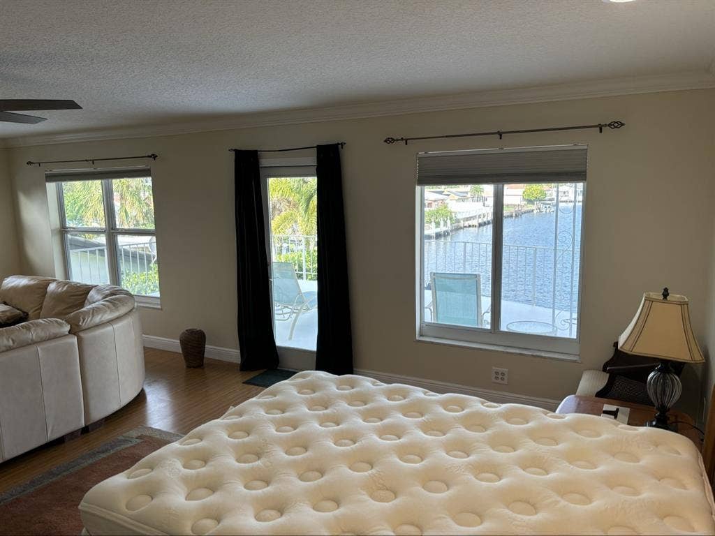 Huge
waterfront suite