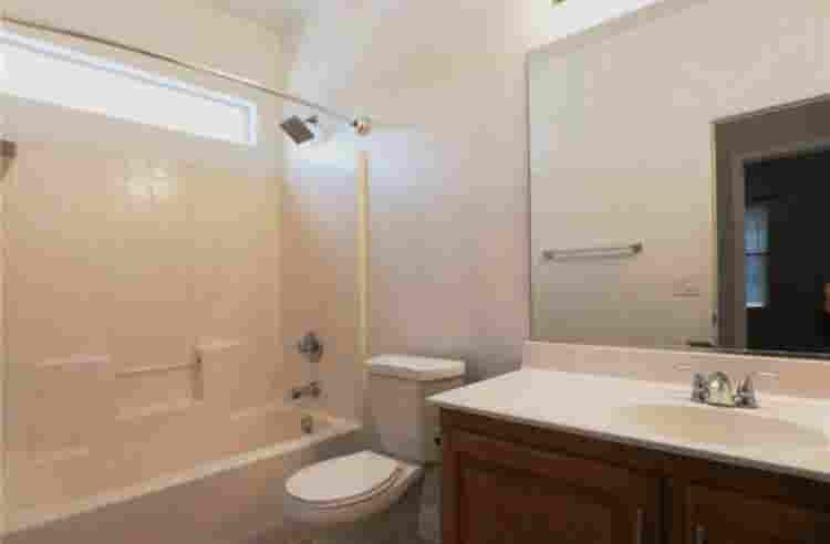 Private room available near Smiths