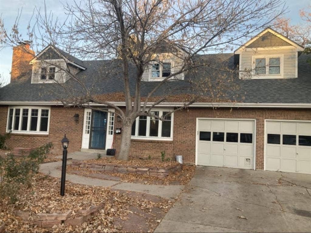 2 Rooms available in Aurora