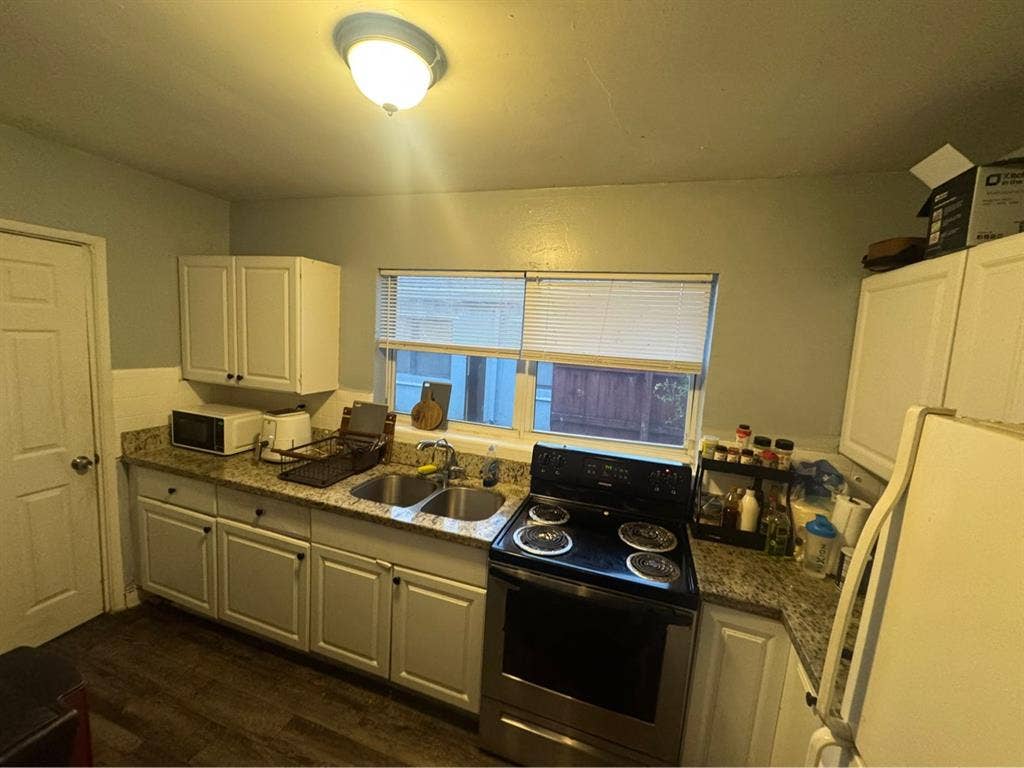 Private Furnished Room - $/mo