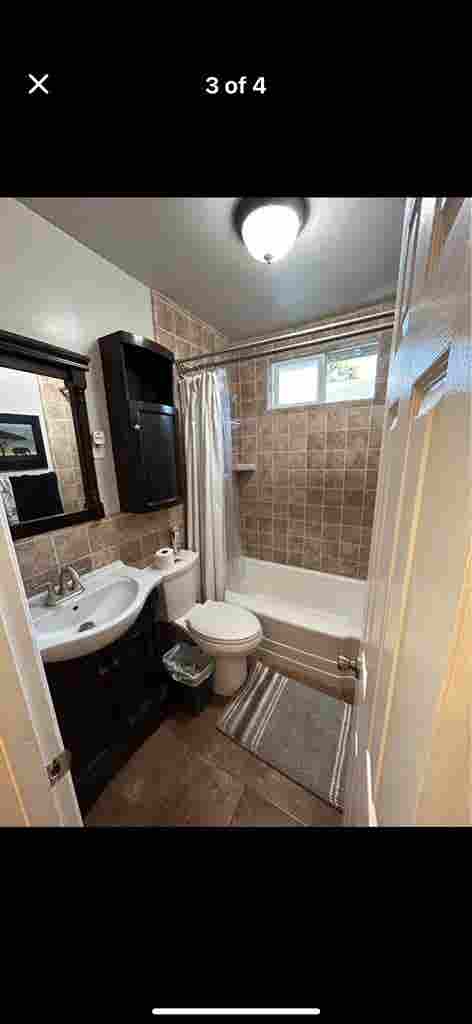 Room for rent $
/ month