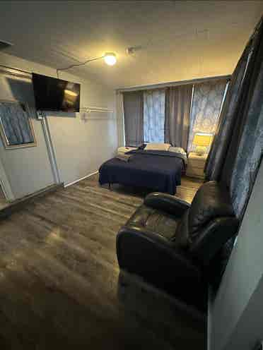 Private room w/private entrance