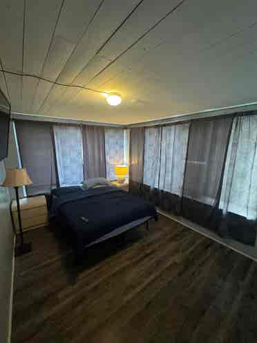 Private room w/private entrance