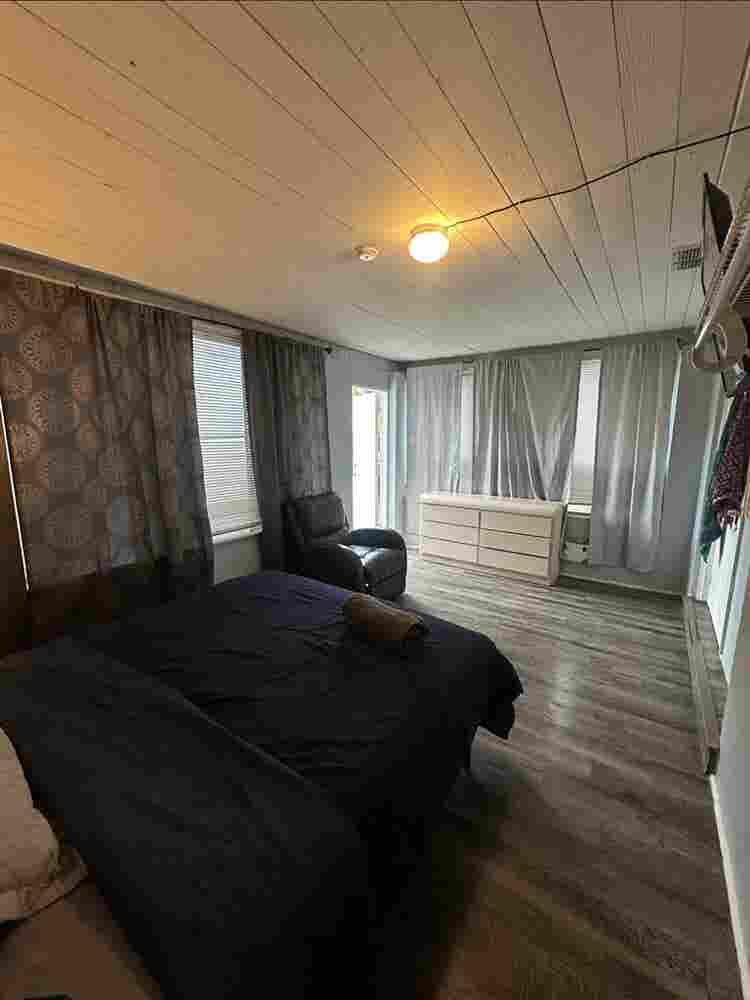 Private room w/private entrance
