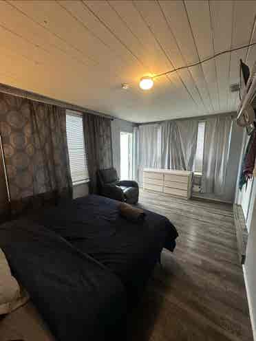 Private room w/private entrance