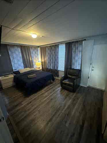 Private room w/private entrance
