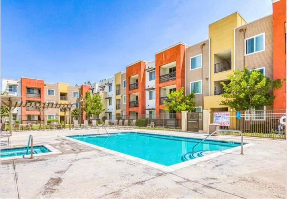 Looking for female roommate