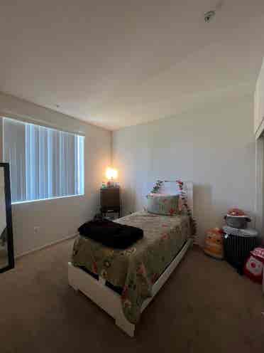Looking for female roommate