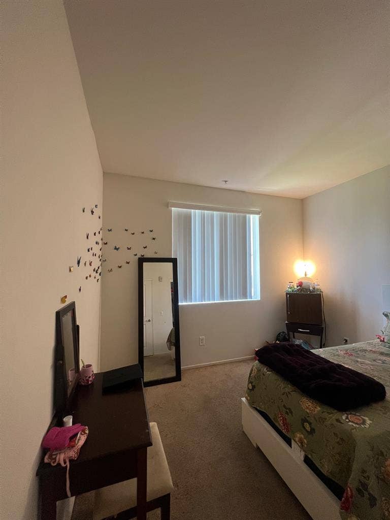 Looking for female roommate