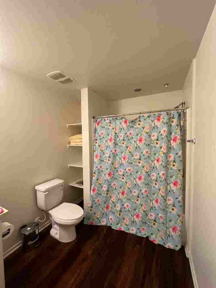 Looking for female roommate