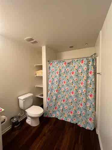 Looking for female roommate