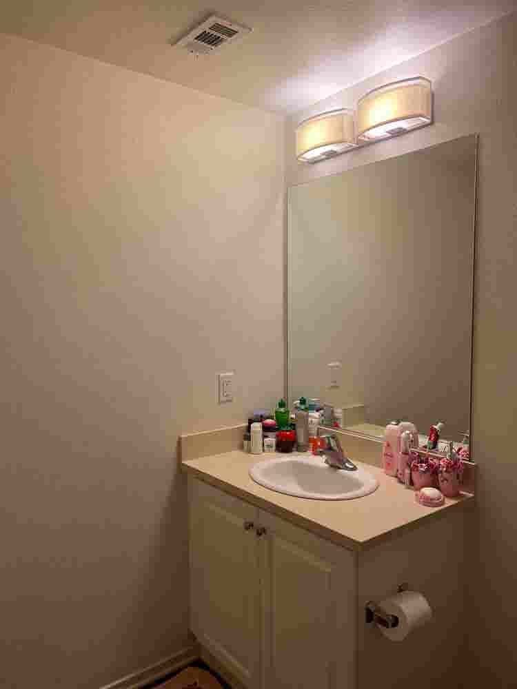 Looking for female roommate