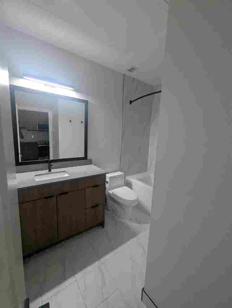 Single bedroom in -Bath Apt!