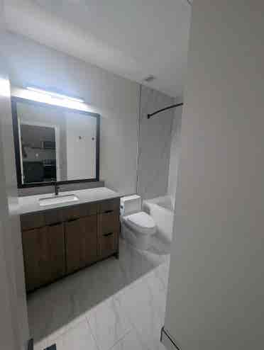 Single bedroom in -Bath Apt!